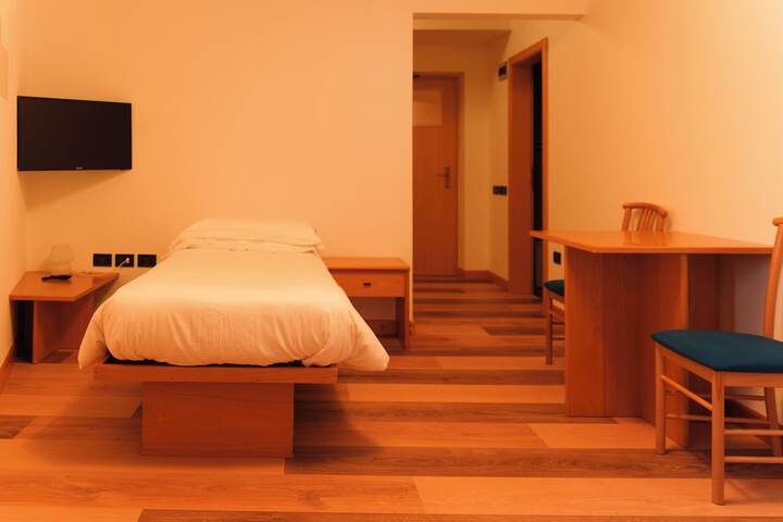Room 14 of 32