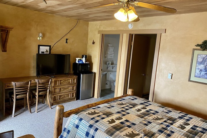 Room 10 of 27