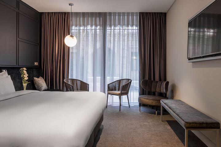 Room 55 of 280