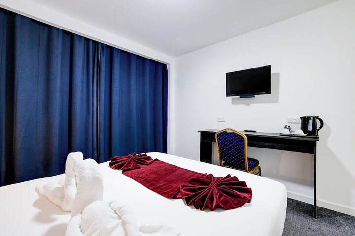Room 33 of 63