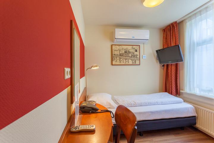 Room 38 of 118
