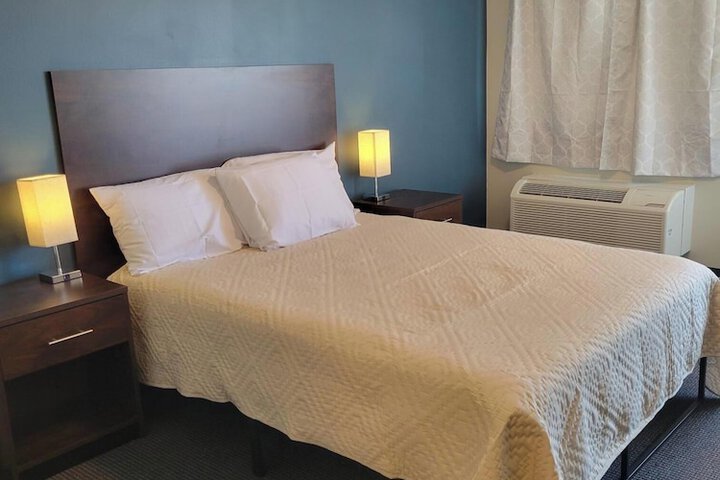 Room 5 of 6