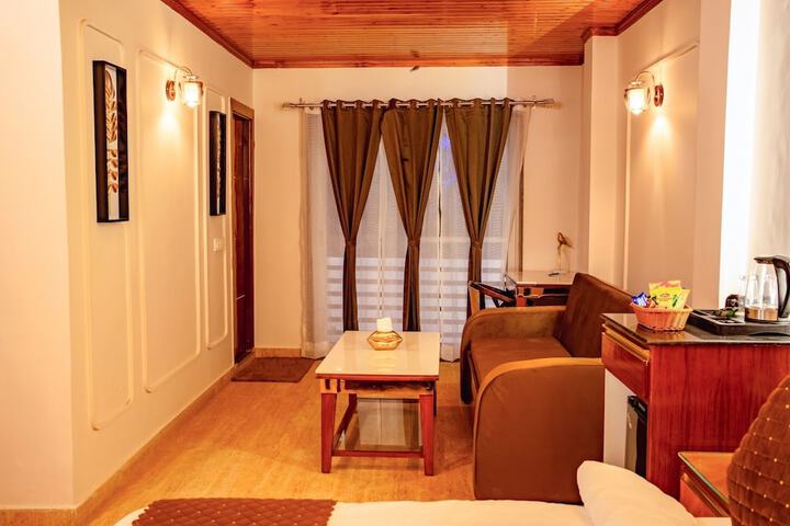 Room 9 of 32