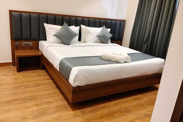 Room 7 of 33