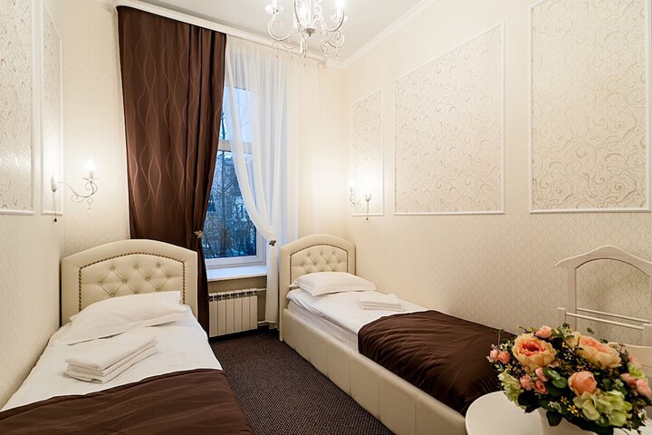 Room 8 of 13
