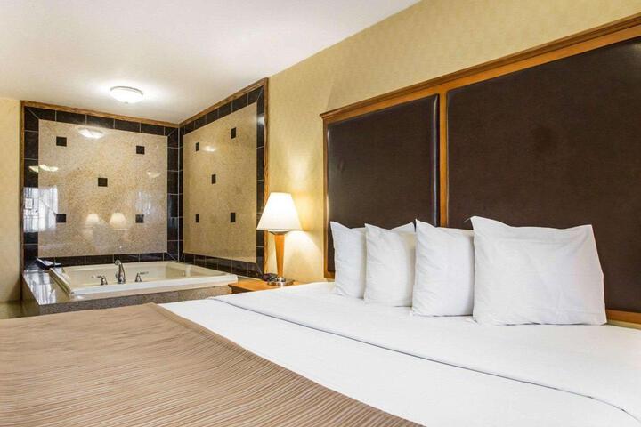 Standard | King Bed (8 of 13)