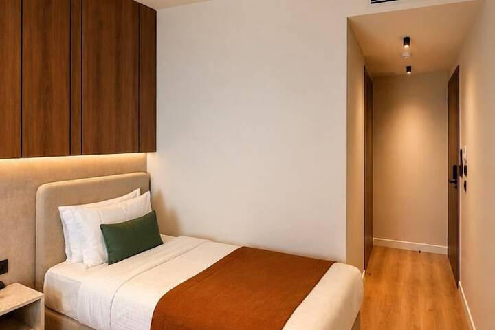 Room 27 of 41