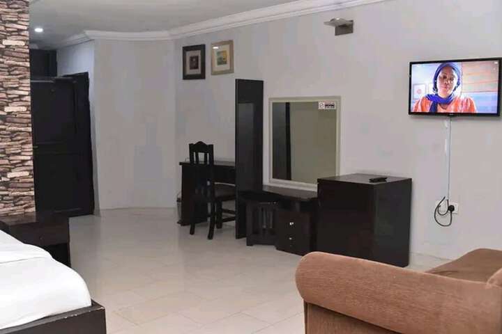 Room 22 of 27