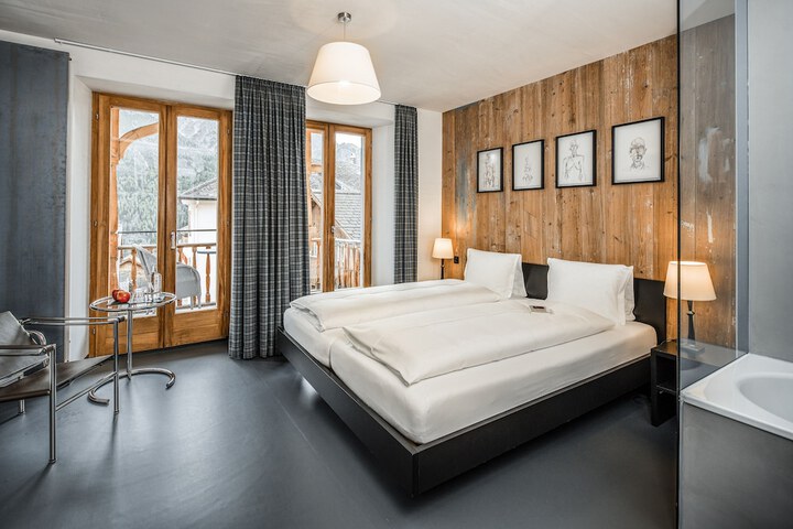 Room 16 of 77