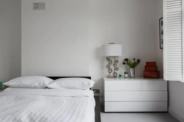 Room 2 of 16