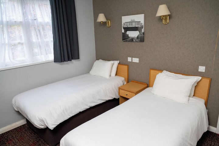 Room 18 of 36
