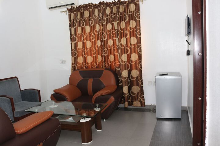 Room 8 of 14