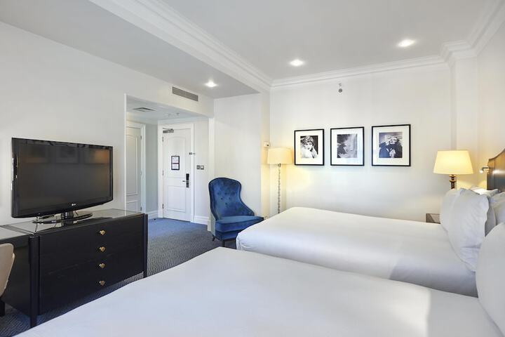Room 40 of 143