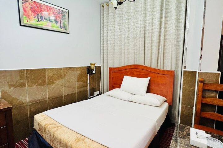 Room 12 of 16