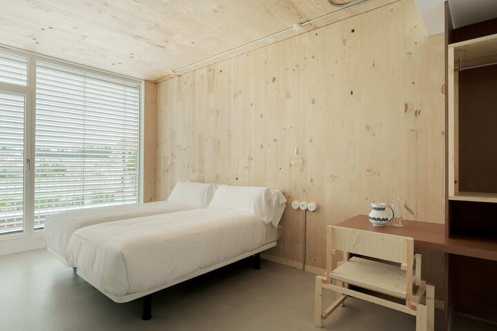 Room 7 of 8
