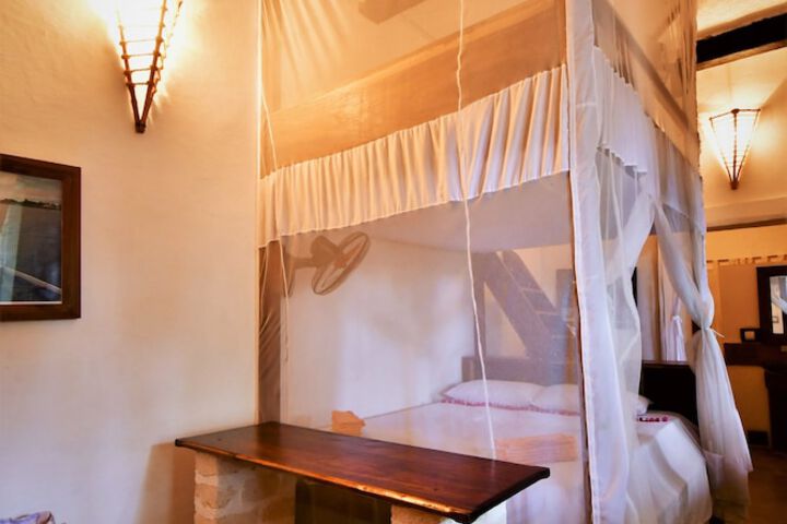 Room 12 of 99