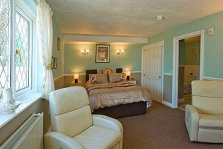 Room 12 of 28