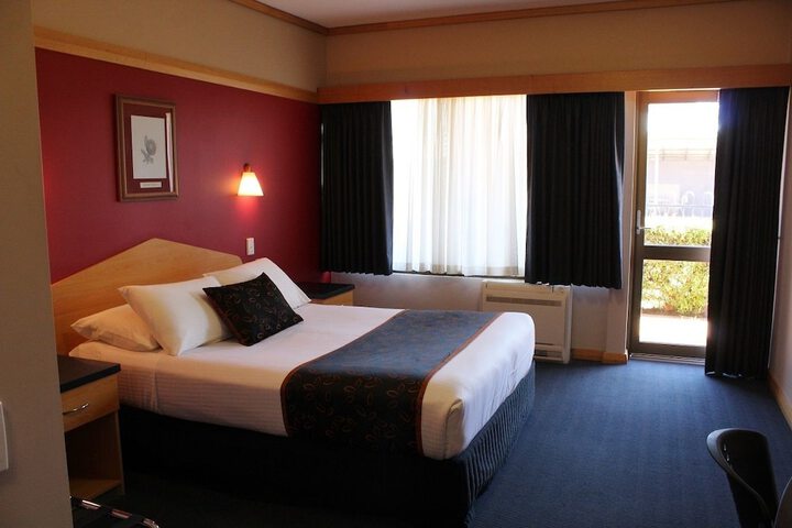 Room 4 of 28
