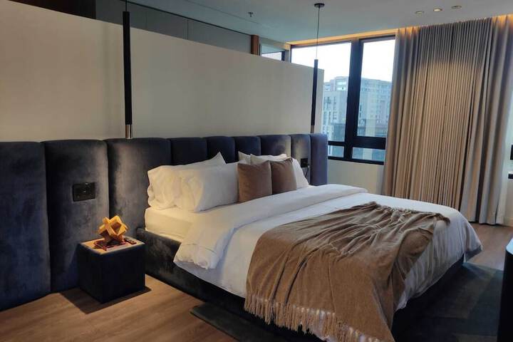 Room 27 of 93