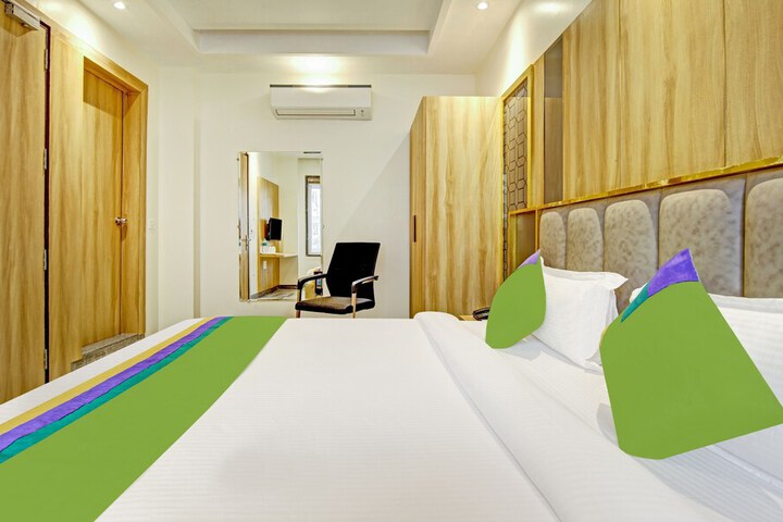 Room 15 of 28