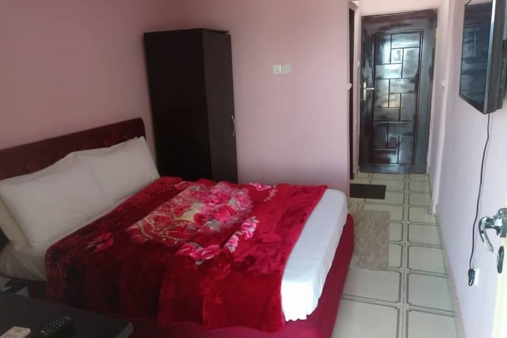 Room 3 of 35