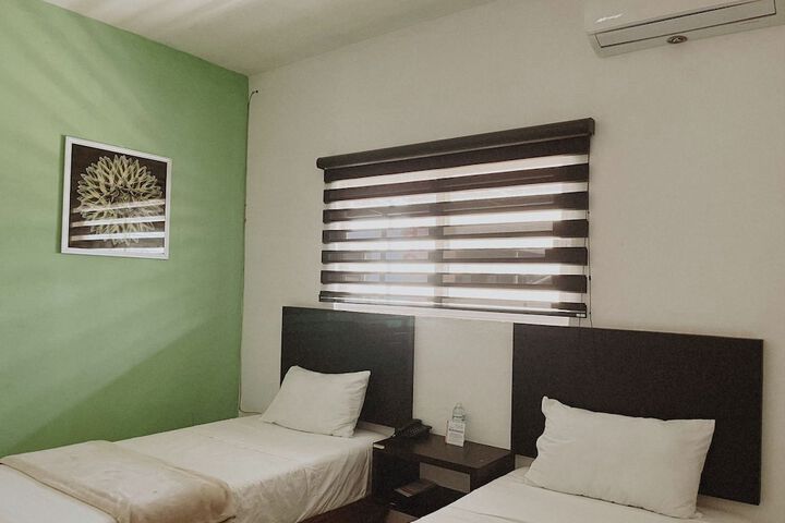 Room 21 of 42