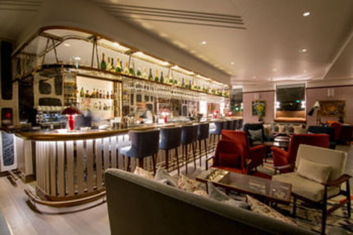 Lounge 40 of 65