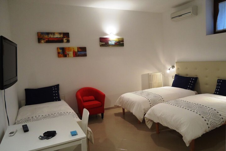 Room 12 of 48