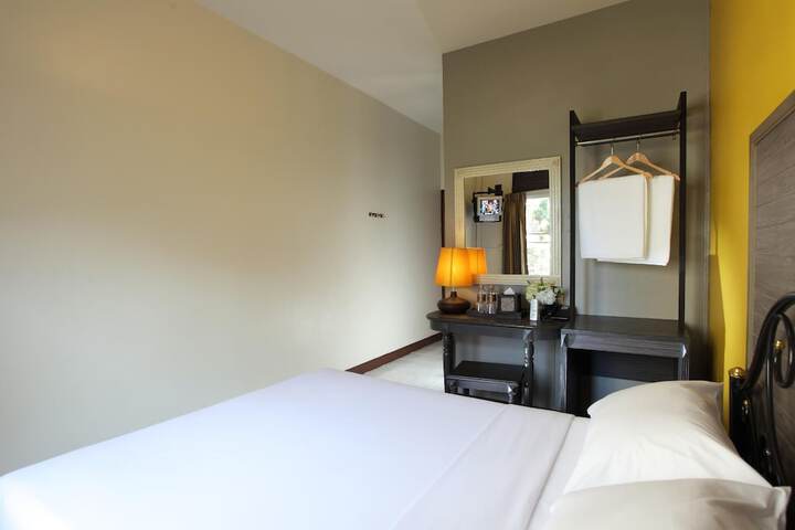 Room 30 of 98
