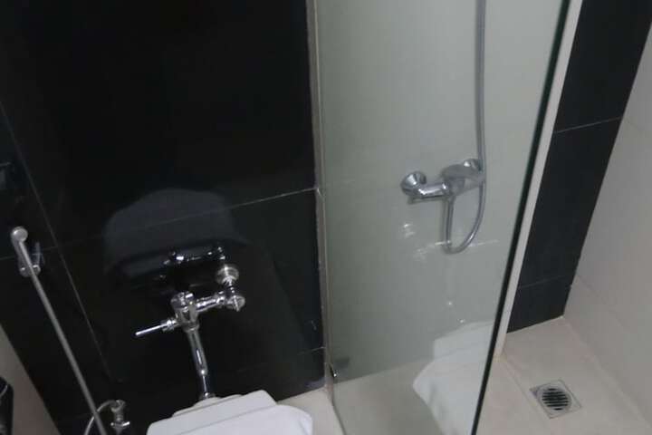 Room 17 of 29