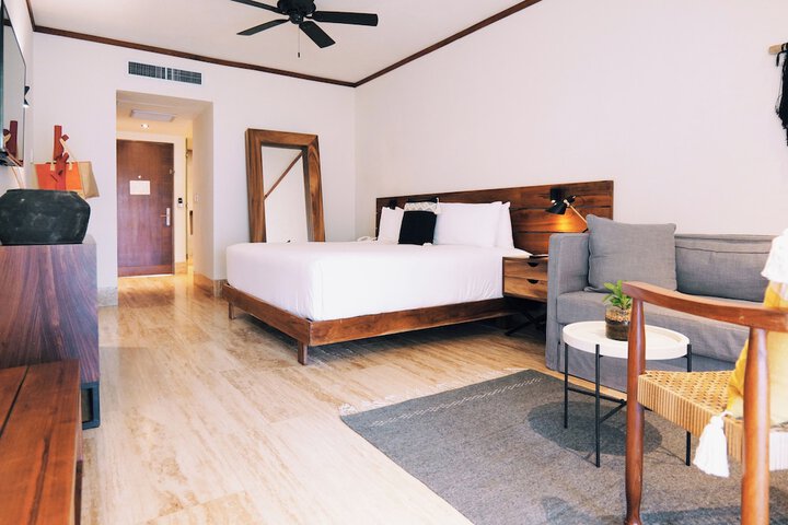 Room 26 of 81