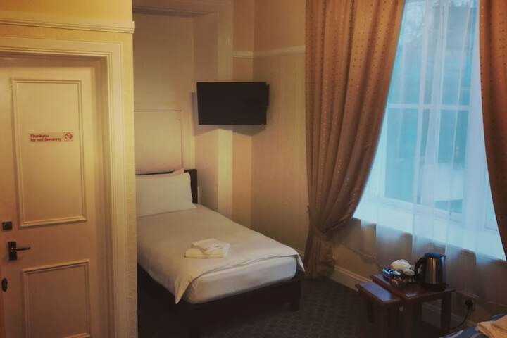 Room 5 of 33