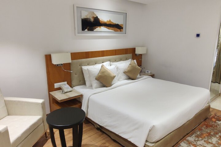 Room 12 of 74