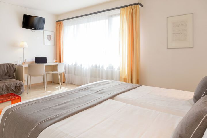 Room 15 of 48