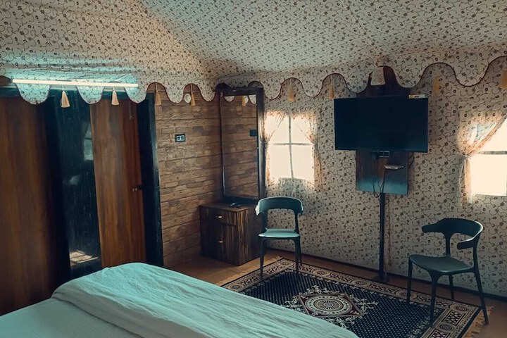 Room 2 of 11