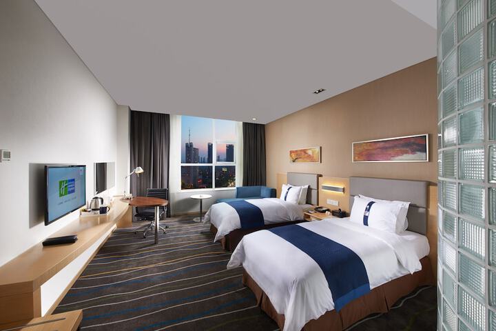 Room 3 of 51