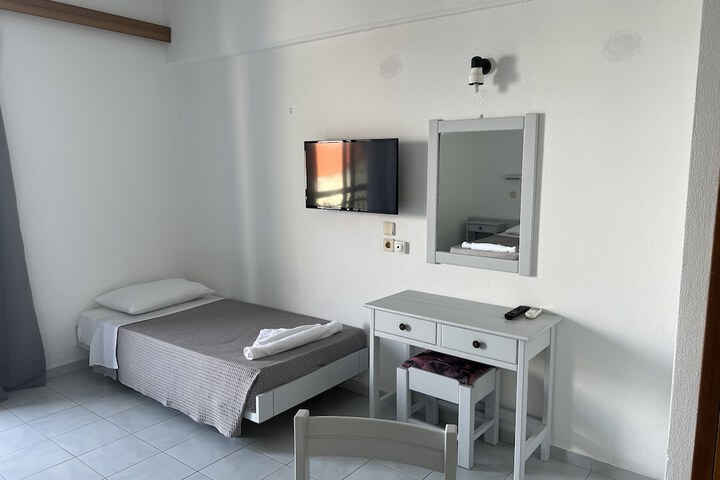 Room 8 of 34