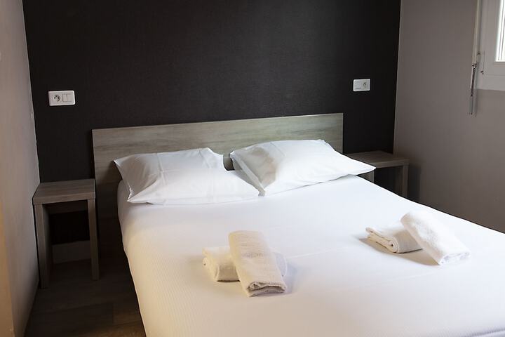 Room 5 of 12