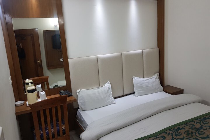 Room 7 of 30