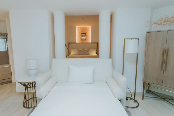 Room 52 of 322