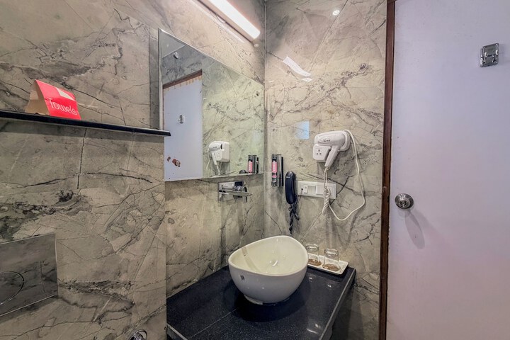 Room 33 of 63