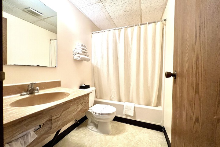 Standard Single Room 1 Queen Bed (6 of 9)