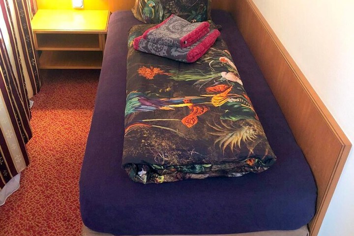 Room 4 of 10