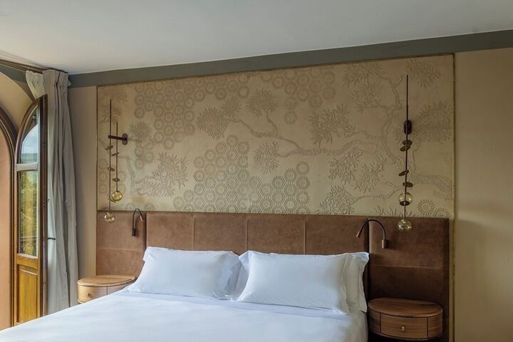 Room 24 of 93