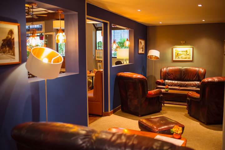 Lounge 154 of 198