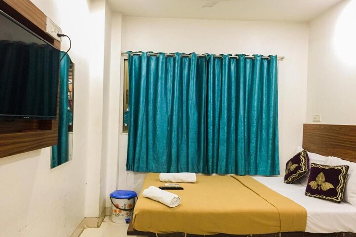 Room 8 of 13