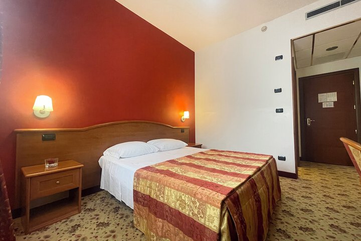 Room 15 of 51
