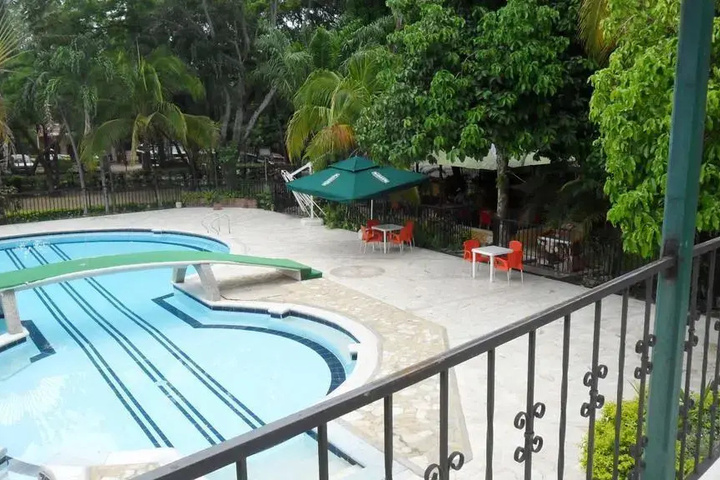 Pool 7 of 10