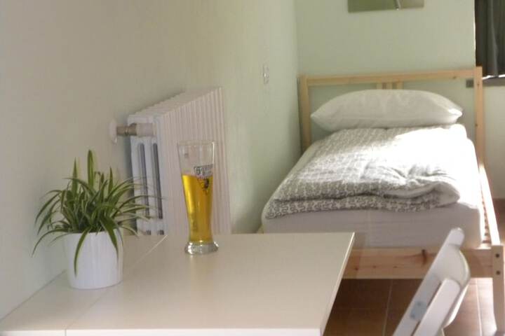 Room 5 of 40