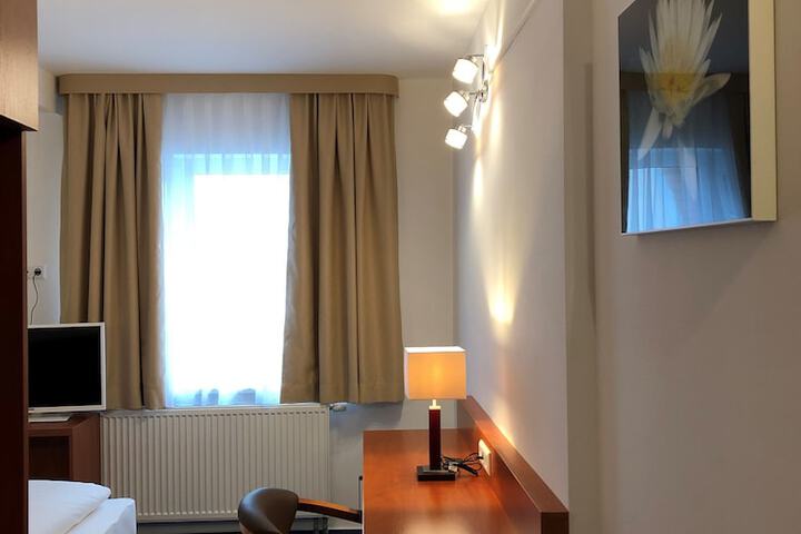 Room 8 of 26